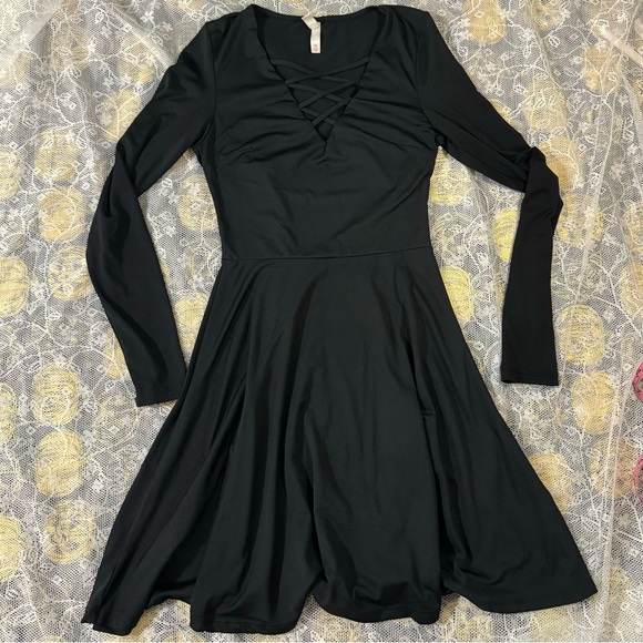 Xhilaration Black Dress - Picture 2 of 6